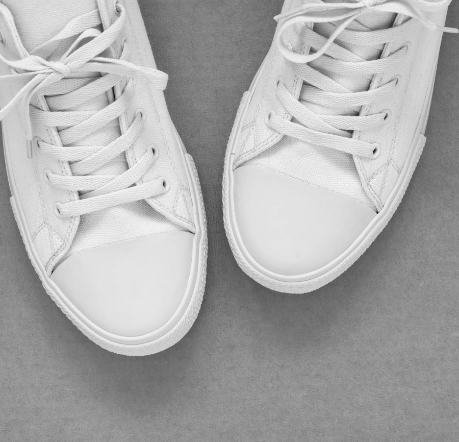 Laver des baskets blanches en outlet toile