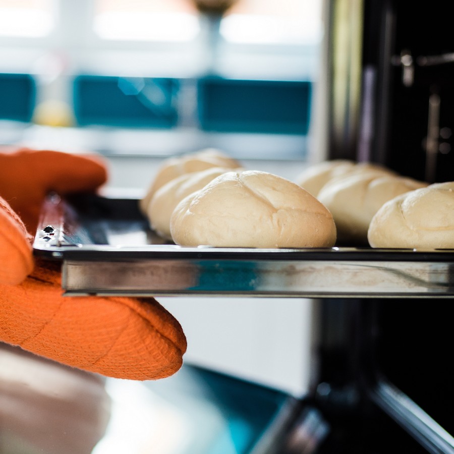 ¿Es mejor cocinar los alimentos congelados en un horno estático o ventilado?